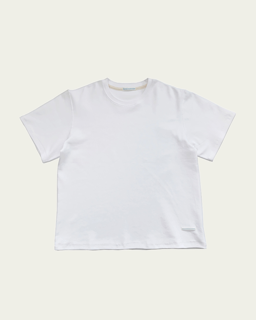 반팔 티셔츠 화이트 색상 이미지-S1L4